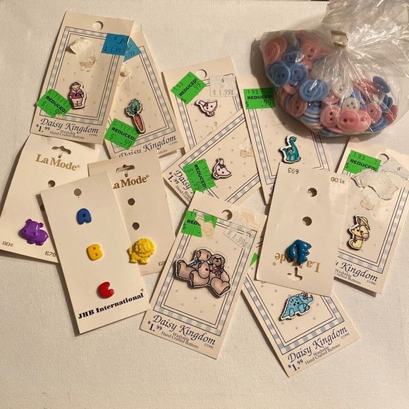Bundle of La Mode , Daisy Kingdom and More Buttons - Picture 1 of 5
